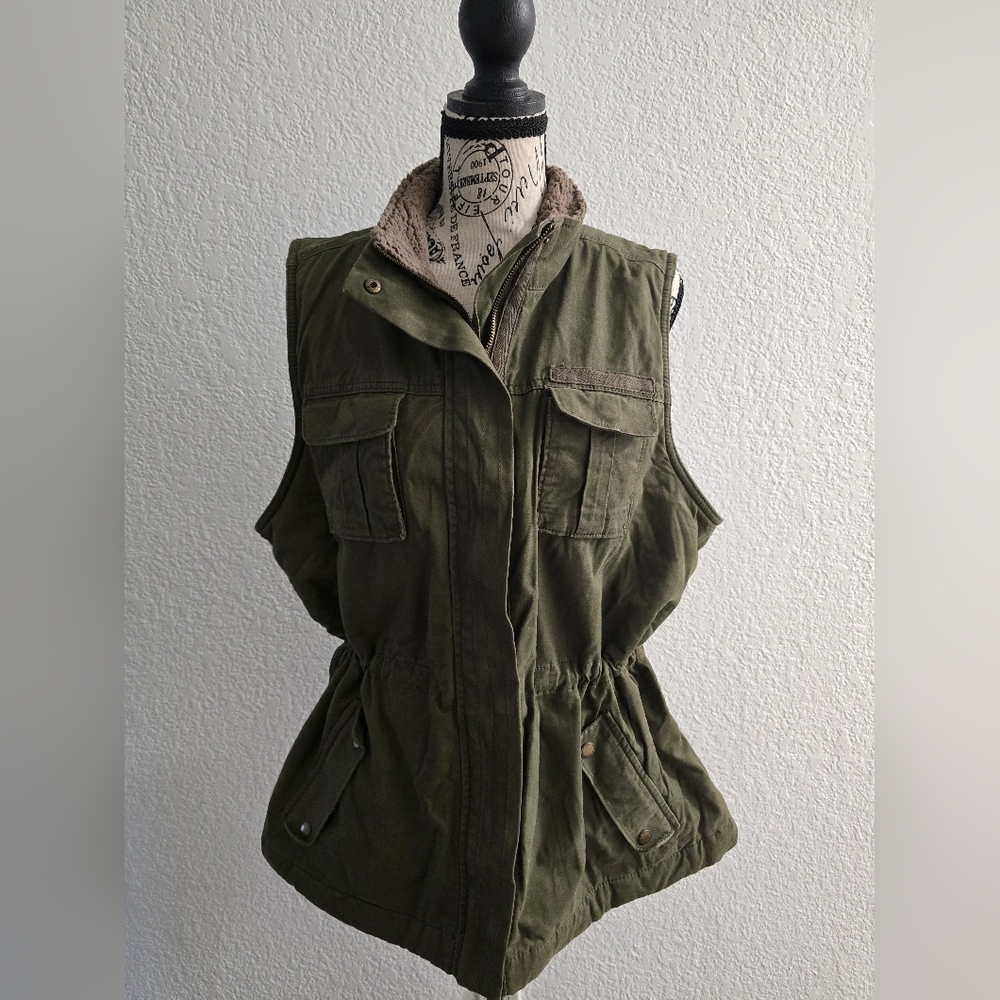 Woman's Utility Vest